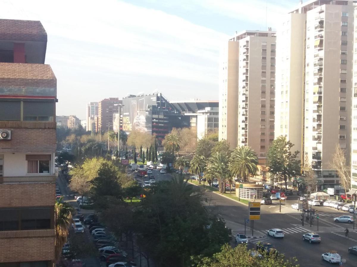 Mestalla Paradise Hotel Valencia Exterior photo